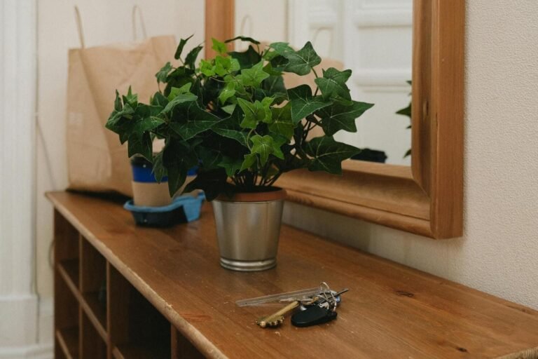 Small Entryway Wall Decor That Welcomes Guests